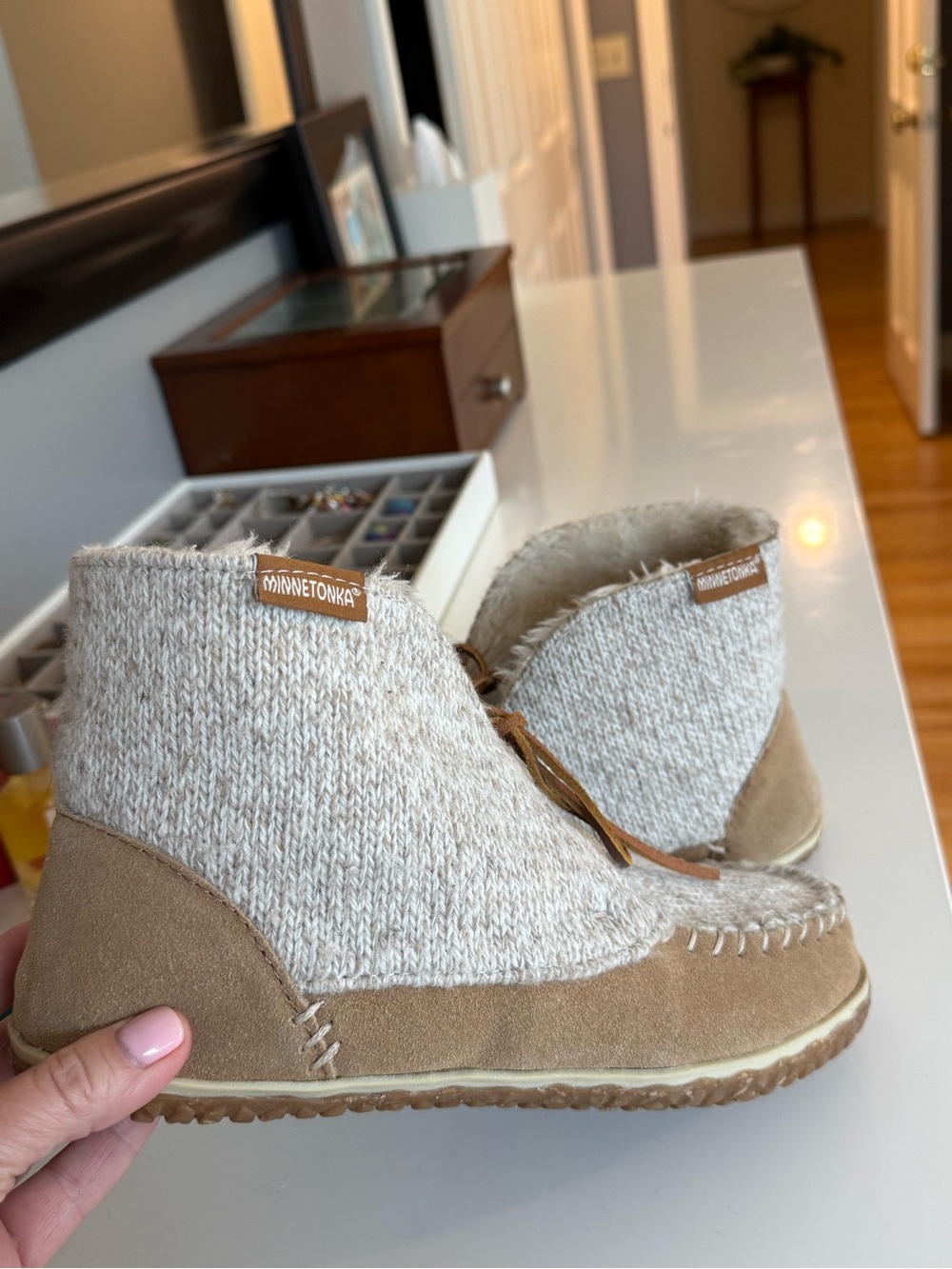 Minnetonka Women’s Tan & Cream Knit Moccasin Slippers